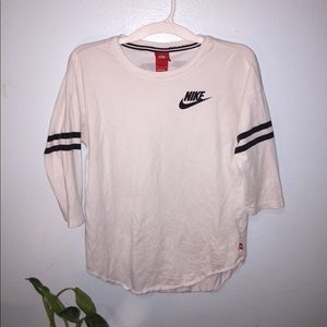 White Nike baseball like design shirt